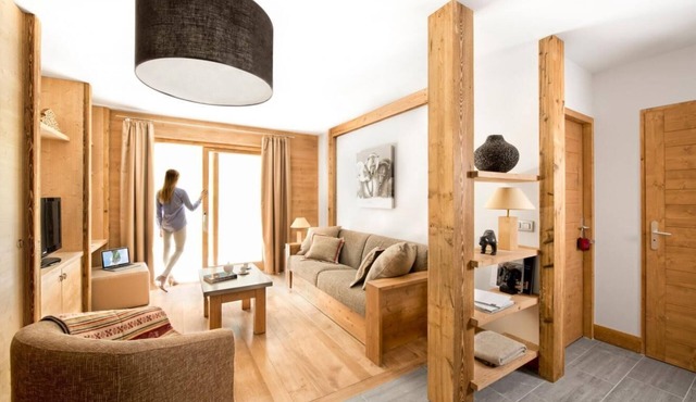 100m from ski lifts, fitness, swimming pool, sauna, hammam, balcony, tv, 80m², Tignes