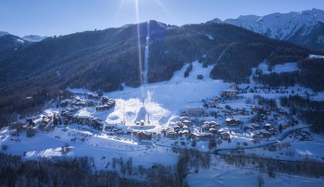 100m from ski slopes, 3rd floor, view mountain, balcony, parking, tv, ski locker, 123m², Montalbert