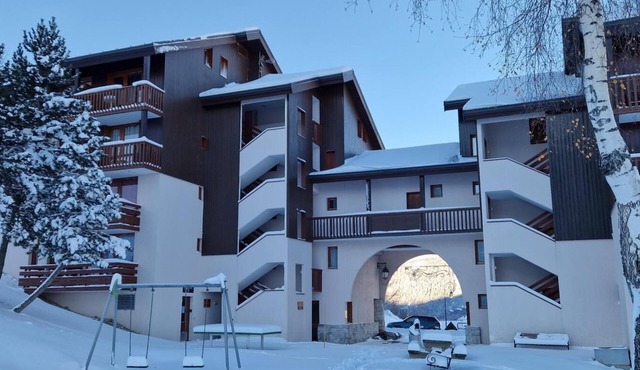100m from ski slopes, 2nd floor, view mountain, balcony, tv, ski locker, 30m², Montalbert