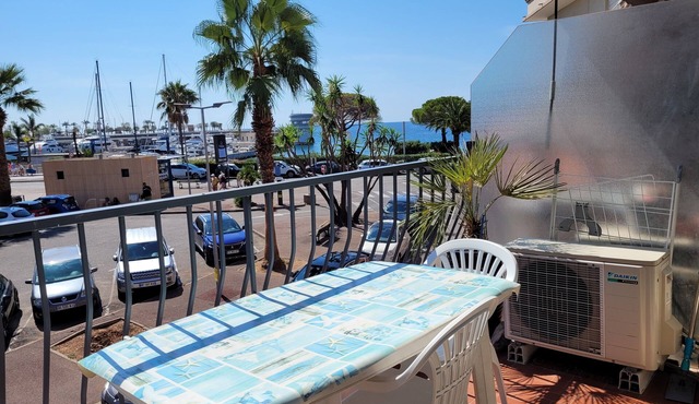 100m from the beach and center of Saint-Raphael