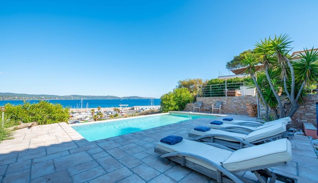 100m from the port: 12-person villa, breathtaking sea view, infinity pool