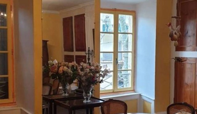 100m² apartment in townhouse in the heart of Florac