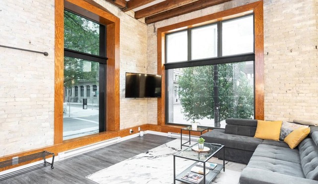(101)Exchange District + 2BR 1.5Bath+ Parking (165)