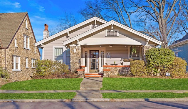 101 Year Old Southern Charmer ~HOT TUB~ Great Location