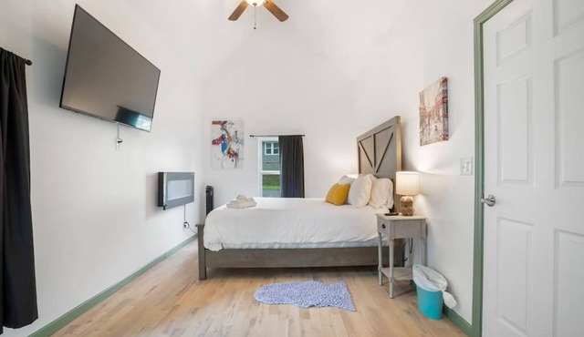 101 YO Remodel | 4BR 5TVs DT+Gathering < 10 min