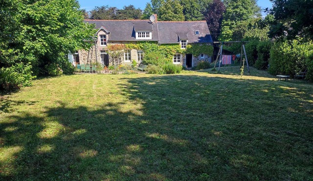 1010 Atypical stone house in La Ville Berneuf