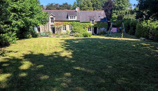 1010 Atypical stone house in La Ville Berneuf