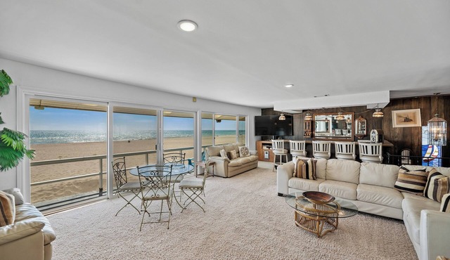 1015MBR -OCEANFRONT 5 bedroom 4 bath SLEEPS 10