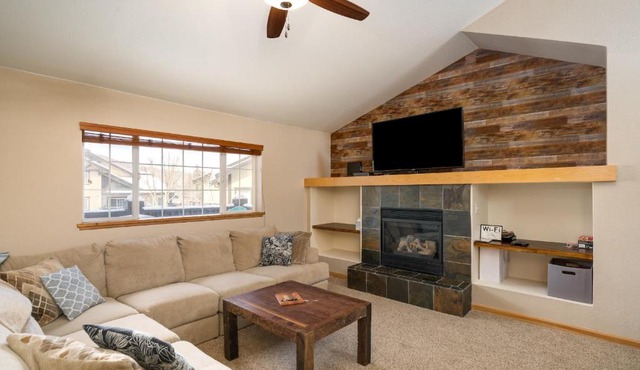 #1018 3 Bed 3 Bath Mountain Townhome