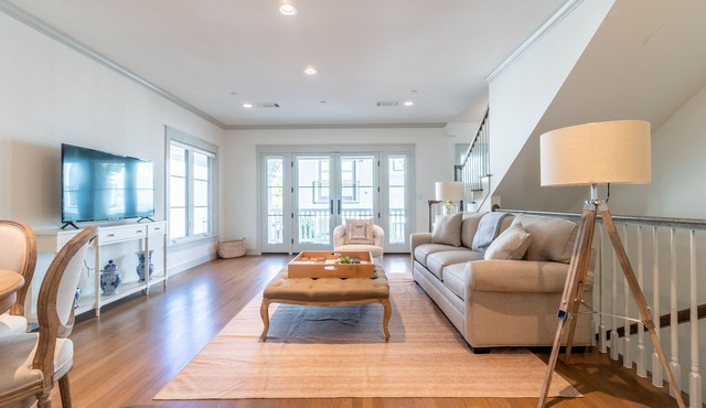 1019 Bishop Arts Townhouse: Sleeps Up to 8 People!