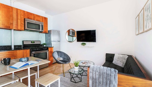 102-1A Best Value 2BR Apt Near Central Park