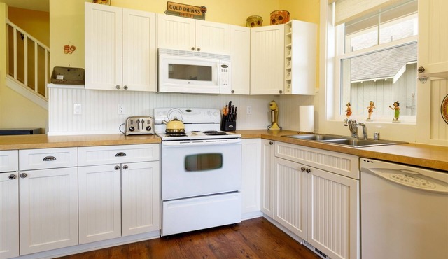 102 Barefoot Lane (Veranda Dr South)