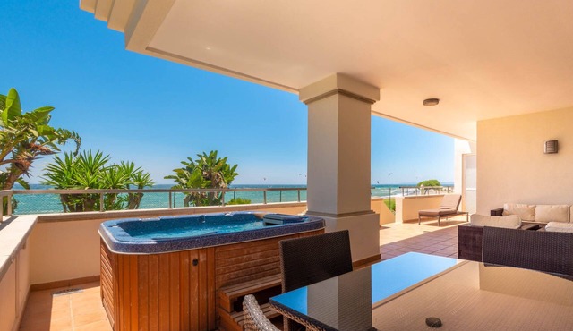 102 Luxury Serv Apart-Estepona 3 Bed, 28c Heated 20m Pool, Jacuzzi - an Oasis