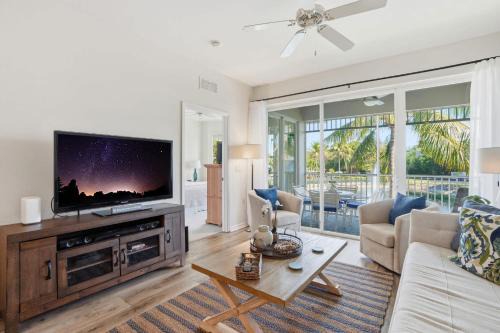 1021 - Beautiful Lake and Fountain Views Sleeps 6