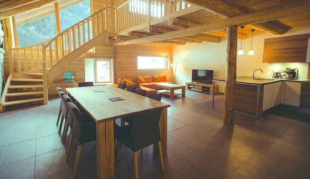10215 chalet, sauna, Jacuzzi, hammam and frigidarium.