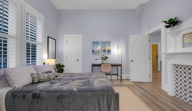 1026- Blue Moon, Single Level, 1 Mile to Arenas, Sleeps 10, Pet & Kid Friendly