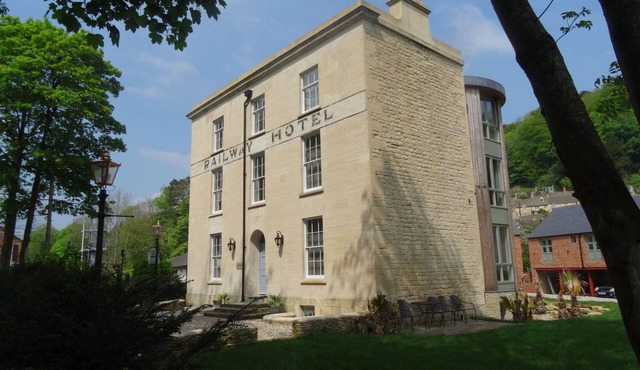 (104) Beautiful Apartment in Landmark Cotswold Grade II Listed Georgian House