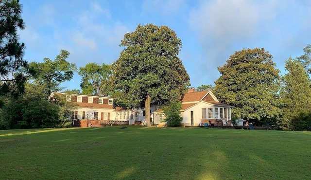 104 yr old Southern Manor on 50 acres of private forest trails to explore