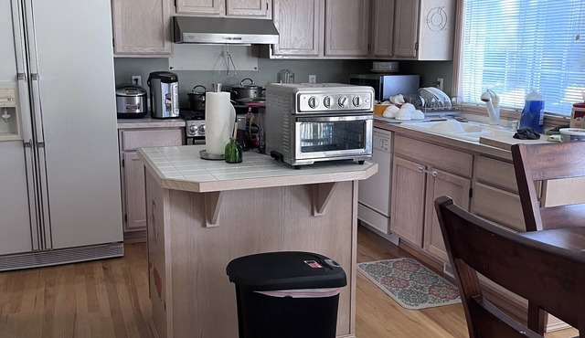 10427 se 202nd pl Kent 2600 sbr>4 bedrooms residential fully furnished