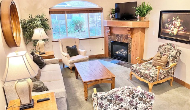 1047/49 Family-Friendly Zermatt 2BR/2BA Villa Near Park City & Deer Valley Ski Resorts