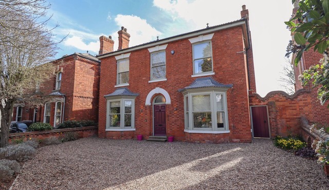 105 SPILSBY ROAD, pet friendly, character holiday cottage in Boston