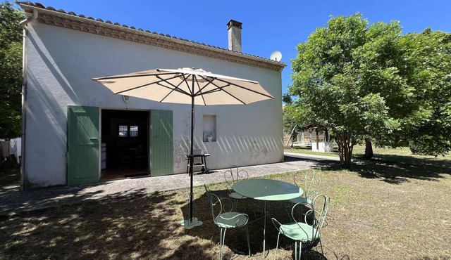 106 - Pleasant house with its large park