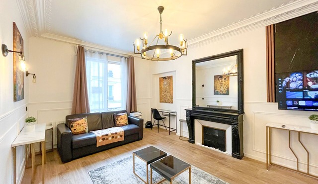 106 - Urban Luxury Flat Opera