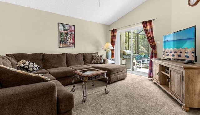 1061 Lake Berkley 4 Bed With Pool