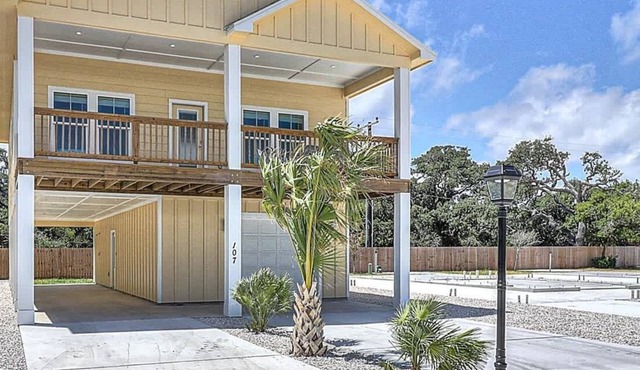 107 Seven Palms, Under The Sea