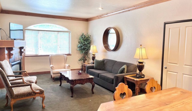 1083/85 Cozy Zermatt 2BR/2BA Villa + Pool & Kitchen