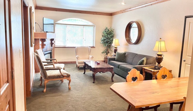1085 Cozy Family Zermatt King Villa + Kitchen Near Park City & Deer Valley Ski Resorts