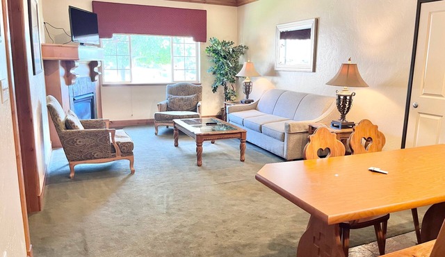 1089 Cozy Zermatt Swiss King Villa + Kitchen Near Park City & Deer Valley Ski Resorts