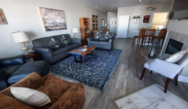109- Premium Lakefront Condo