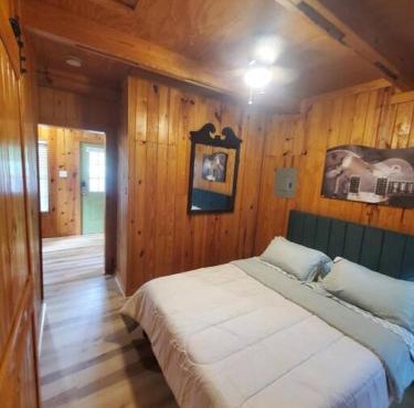 109 Vinewood Cabin-1 Bedroom