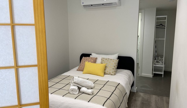 10A Brunswick Living Studio Close to APT and CBD Free Wifi Tram at Doorstep