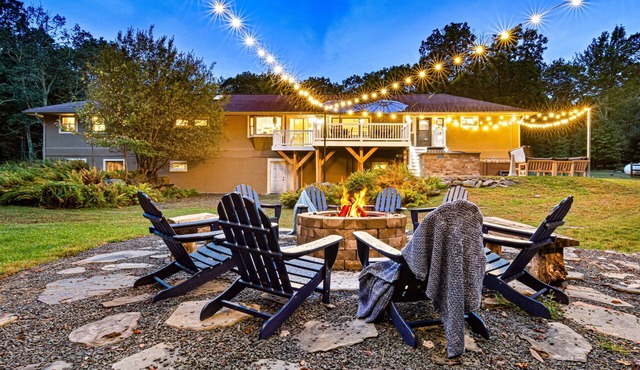 10Acre Secluded Retreat: Hot Tub, Arcade, Fire Pit