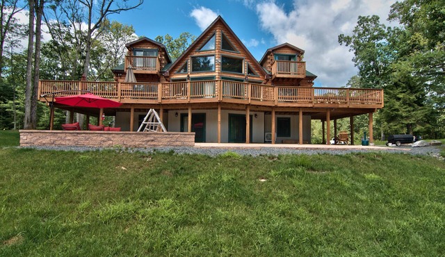 10BR 6BA, SLPS 28 50 ACRES BSK CT Putting Green Hot Tub Pool Table Tesla EV CHGR