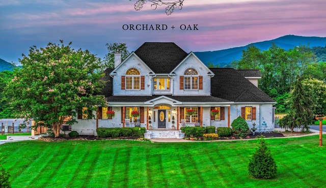 10BR Estate/Dome Pool/Pickleball/Sauna/Theater/Arcade/Sleeps 33