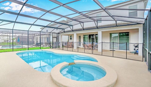 10BR - Family Home Near Disney with Pool & BBQ
