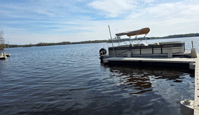 10BR Lakehouse Sleeps 28| Hot Tub & Beach |Pontoon