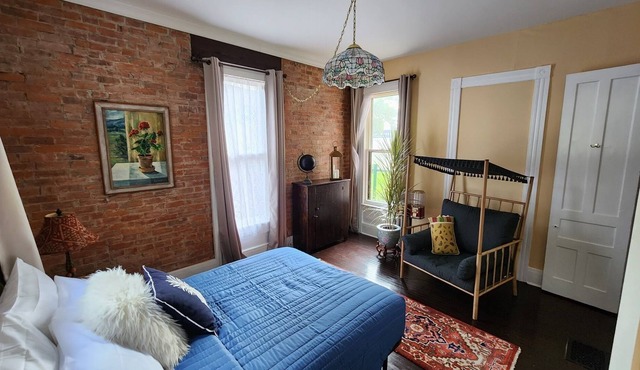 10ft ceiling, brick exposed apartment w/ artistic feel