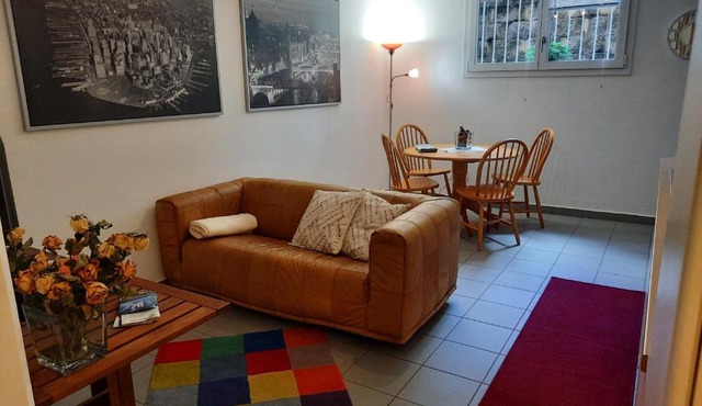 #10ilnumeroperfetto, independent entrance, private parking & garten