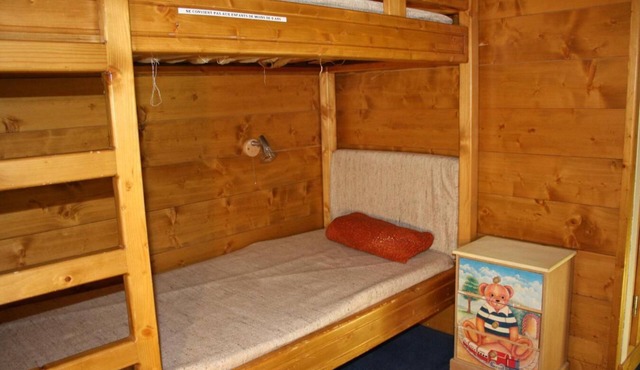 10m from resort center, 6th floor, view lake, balcony, tv, ski locker, 63m², Tignes