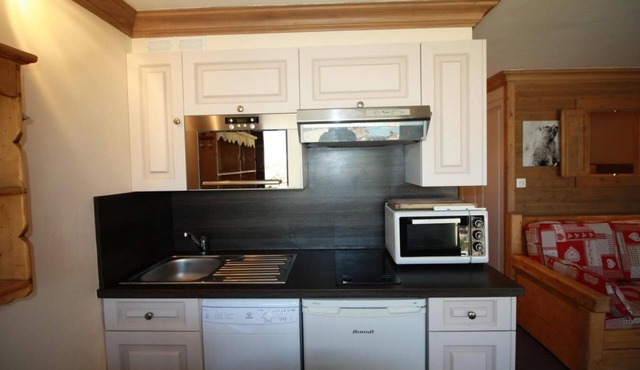 10m from resort center, 8th floor, balcony, tv, ski locker, 26m², Tignes