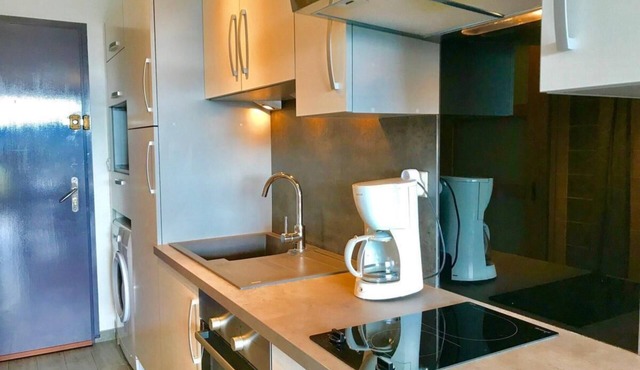 10m from ski slopes, 7th floor, balcony, parking, tv, ski locker, 24m², Villard de Lans