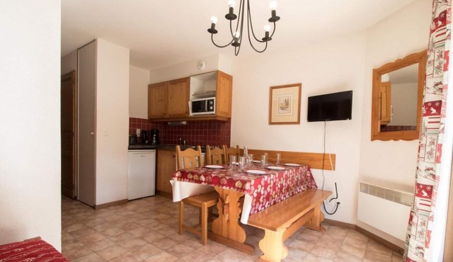10m from ski slopes, 1st floor, view ski slopes, terrace, parking, tv, ski locker, 34m², Val Cenis