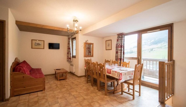 10m from ski slopes, view mountain, terrace, parking, tv, ski locker, 63m², Val Cenis