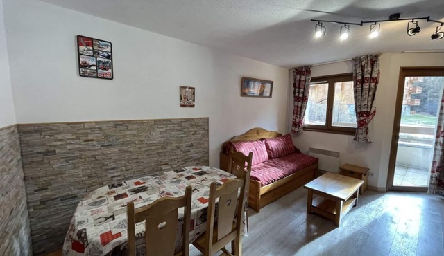 10m from ski slopes, view ski slopes, terrace, parking, tv, ski locker, 40m², Val Cenis
