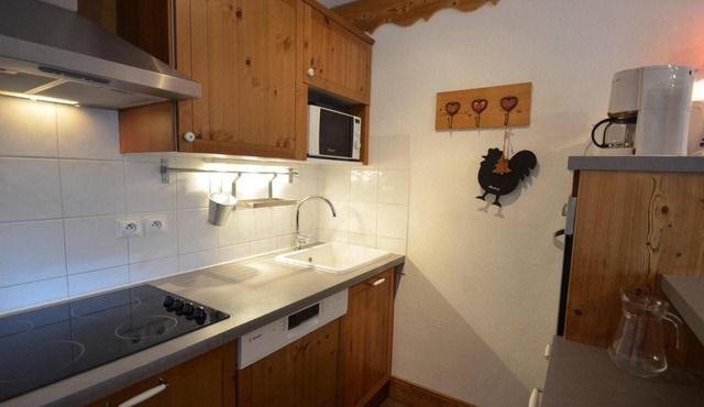 10m from ski slopes, 2nd floor, balcony, tv, ski locker, 35m², Les Menuires