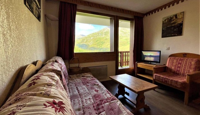 10m from ski slopes, floor -3, balcony, tv, ski locker, 35m², Les Menuires